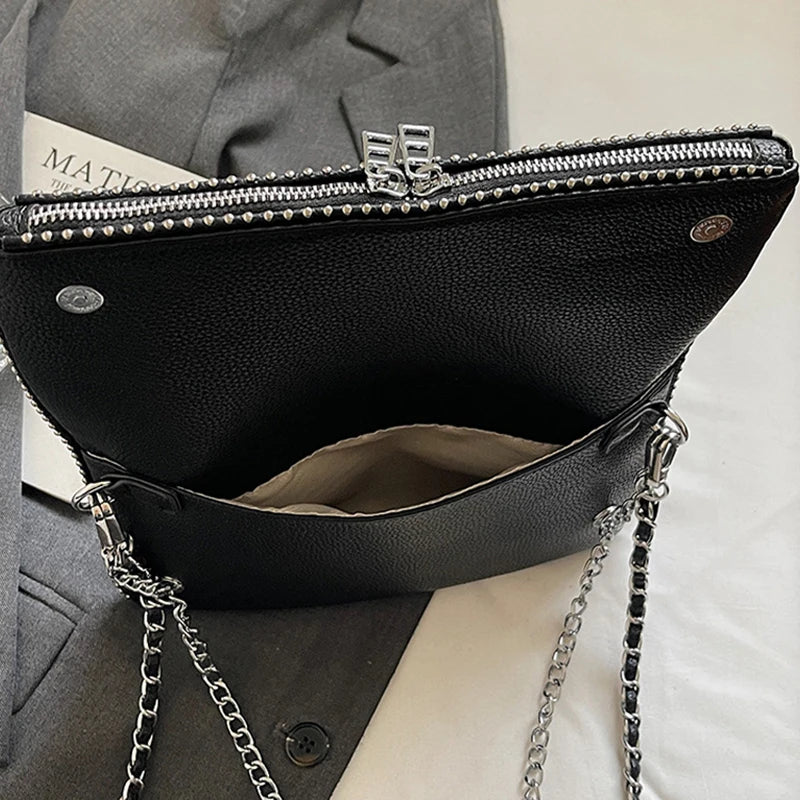 Cartera Cuadrada Texturada con Cadena – Estilo Retro