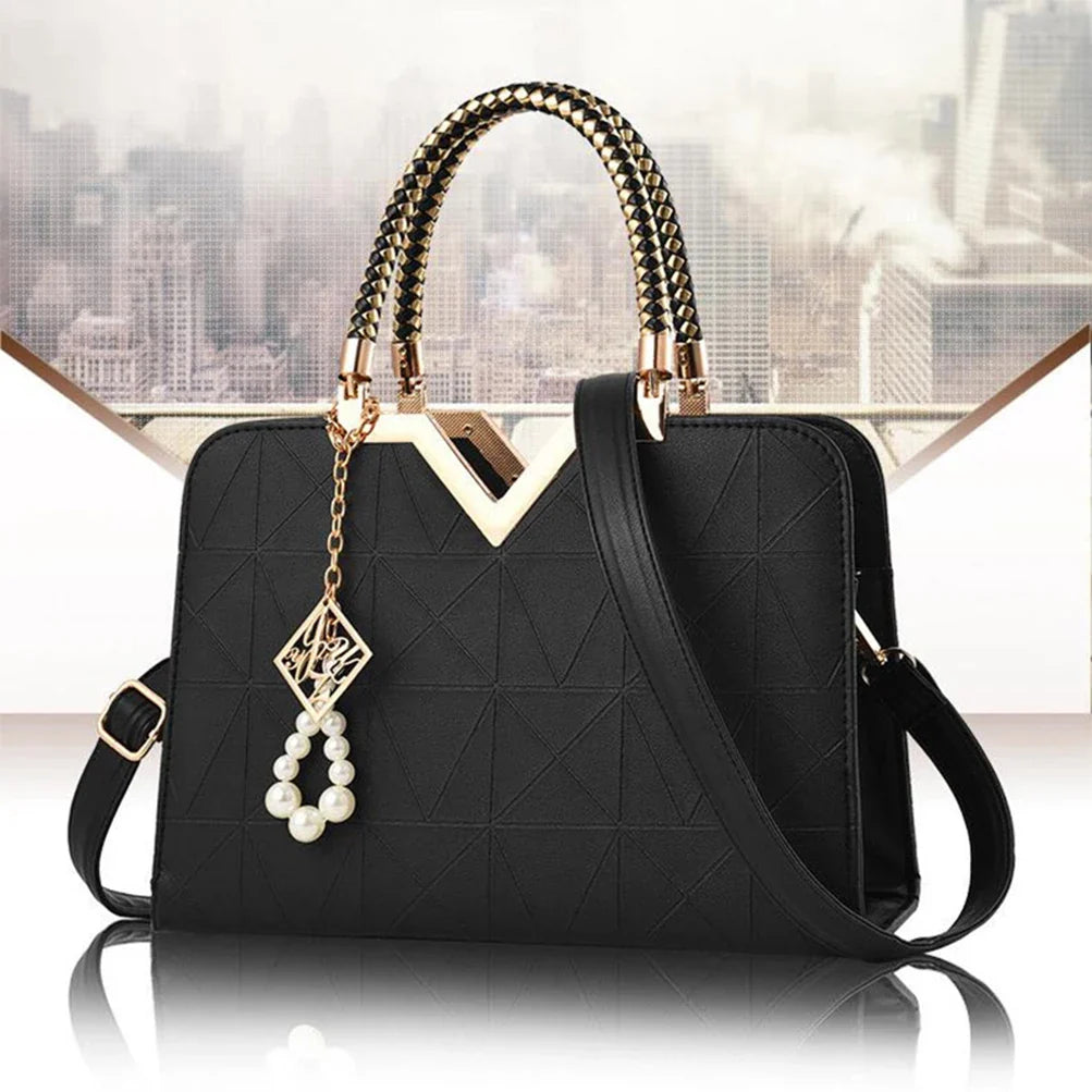 Cartera con agarradera y detalle de perlas